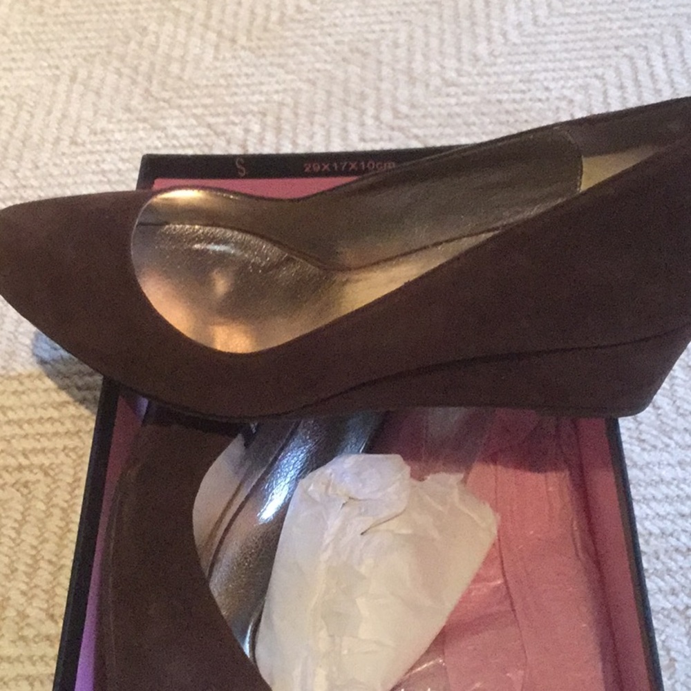 Brown suede Steve Madden low wedge heel